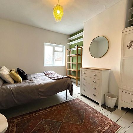 Charming Cottage Retreat With Garden - Sleeps 12 Bristol Kültér fotó