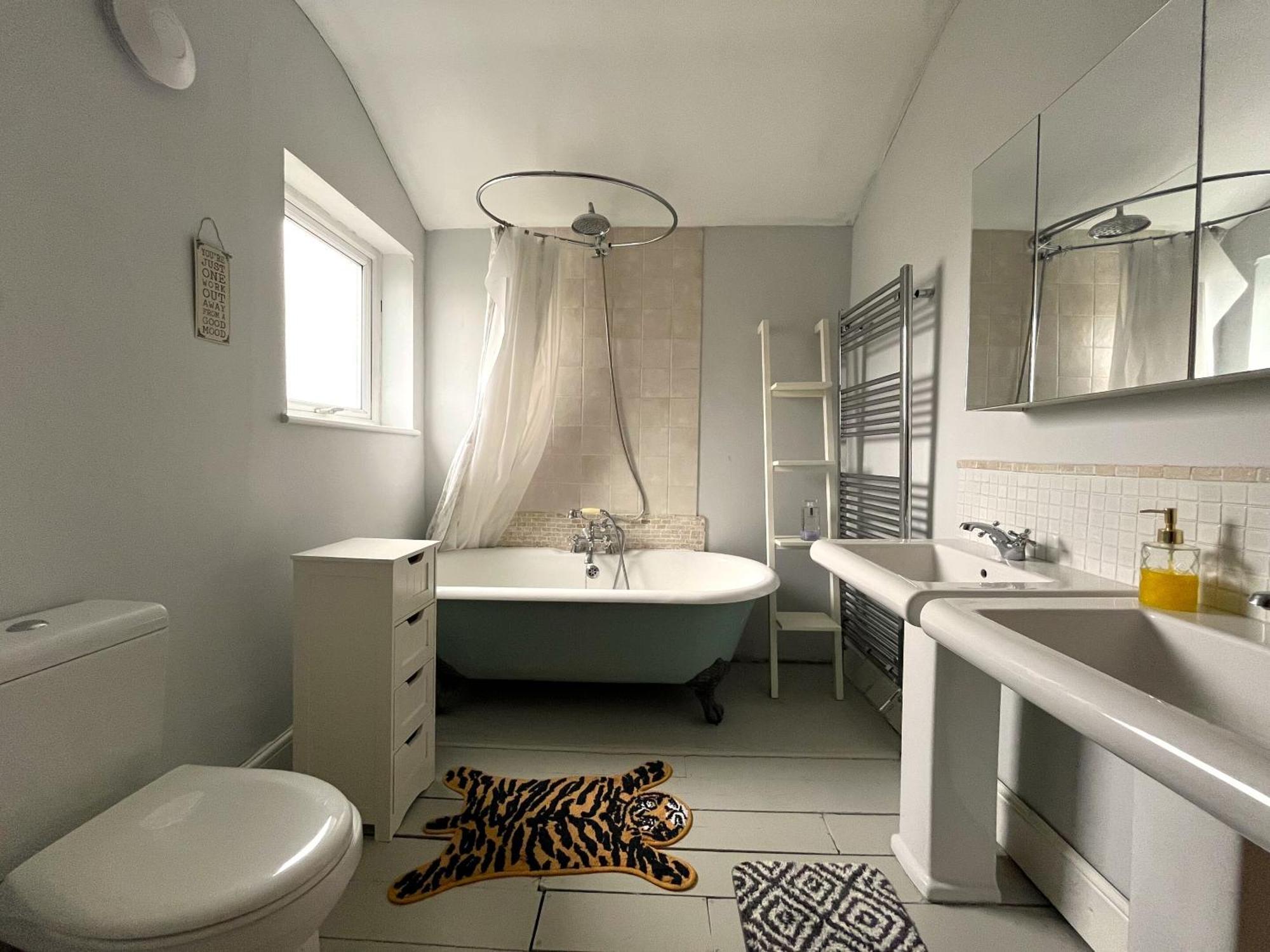 Charming Cottage Retreat With Garden - Sleeps 12 Bristol Kültér fotó