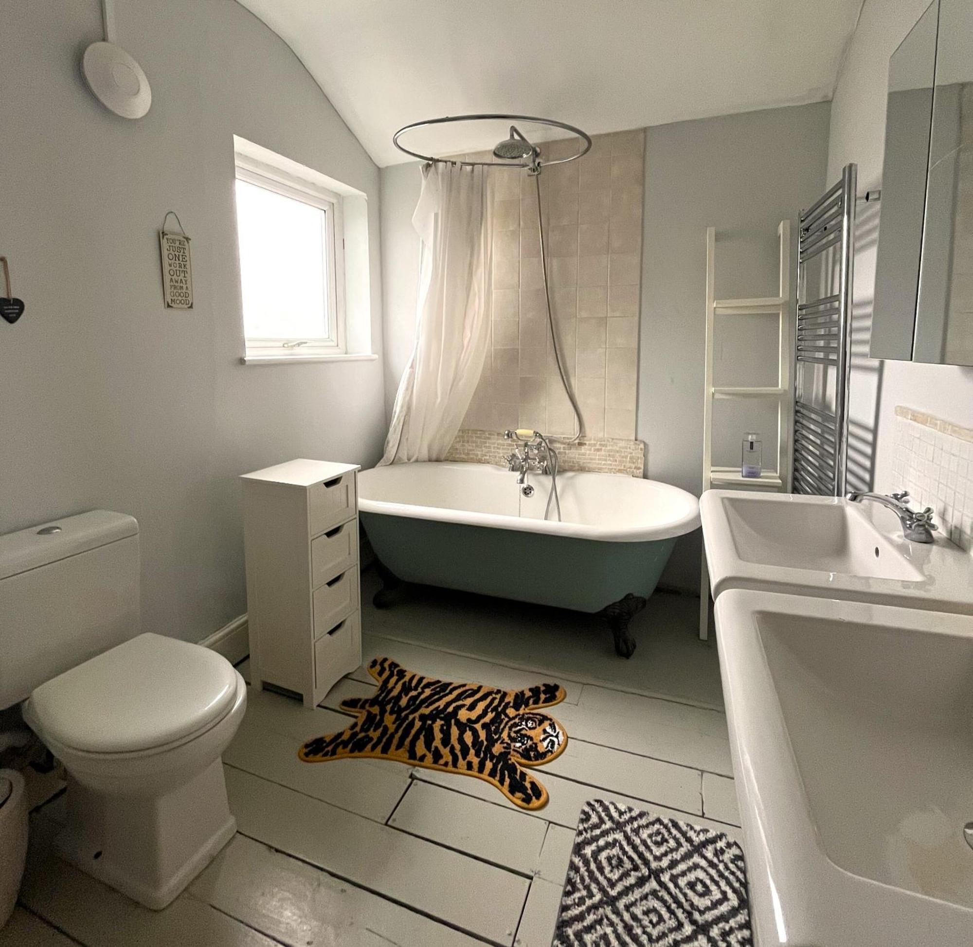 Charming Cottage Retreat With Garden - Sleeps 12 Bristol Kültér fotó