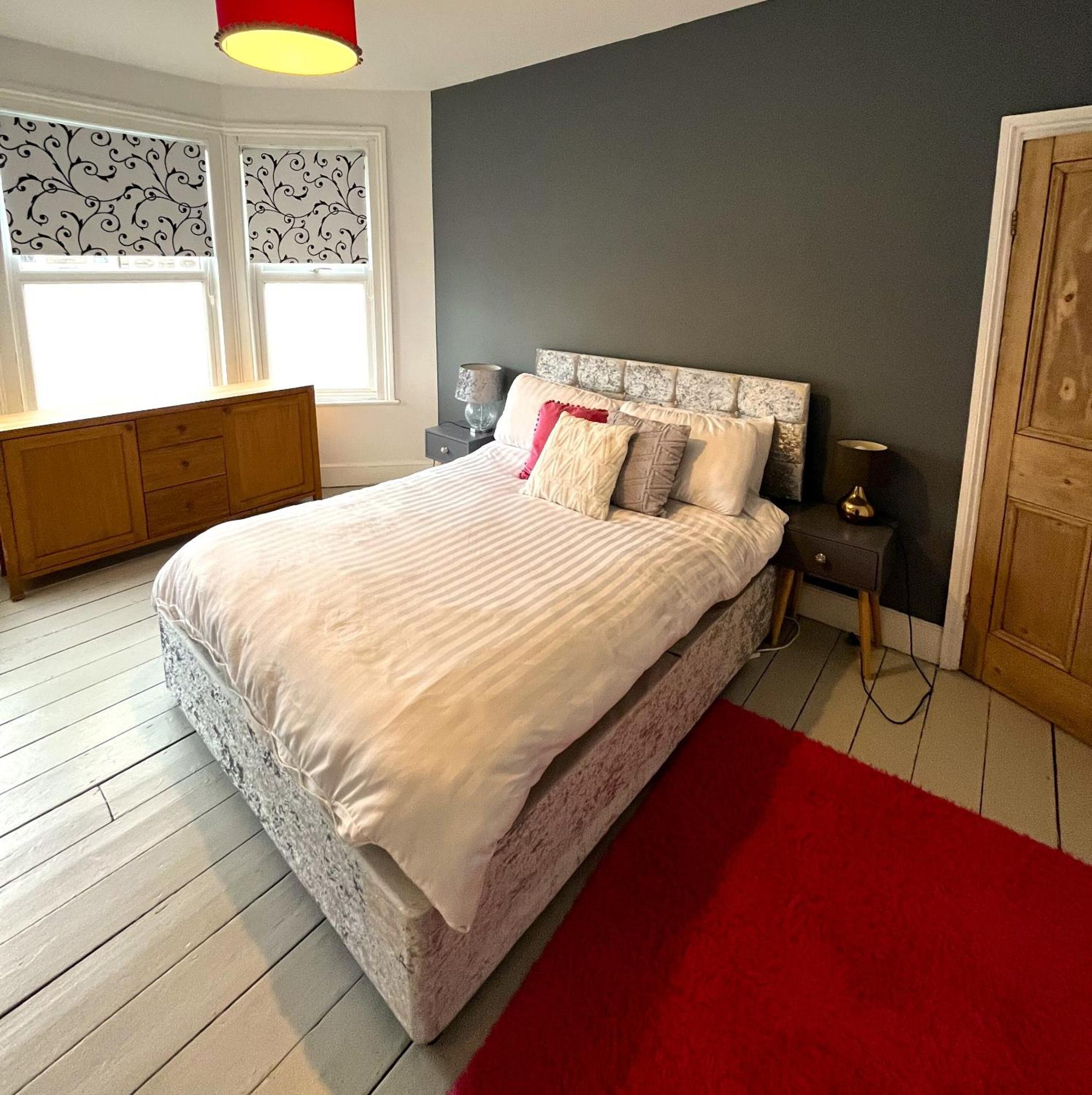 Charming Cottage Retreat With Garden - Sleeps 12 Bristol Kültér fotó